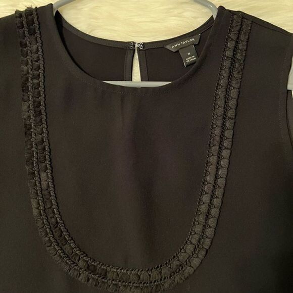 Gorgeous Embroidered Detail Ann Taylor Top Medium Excellent Condition - Picture 3 of 6
